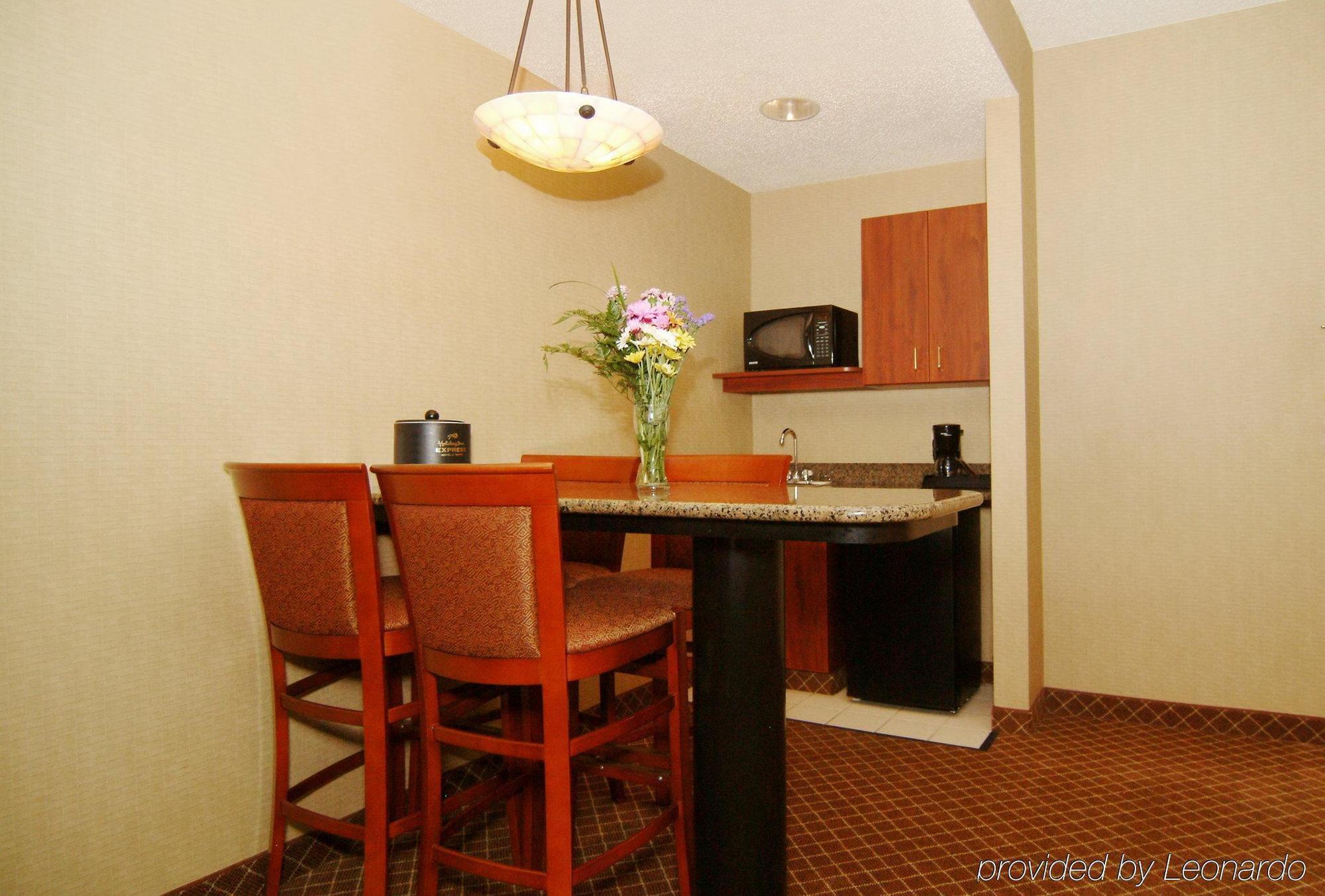 Holiday Inn Express Hotel & Suites Cedar Rapids I-380 At 33Rd Avenue, An Ihg Hotel Szoba fotó